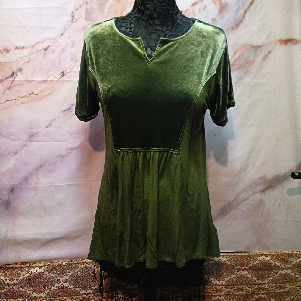 Hannah‎ Velvet Green Flowy Blouse